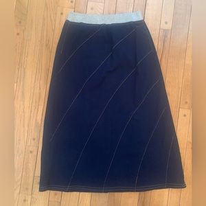 Dark blue jean skirt….Be-girl brand. Size M. Worn twice. In good condition.